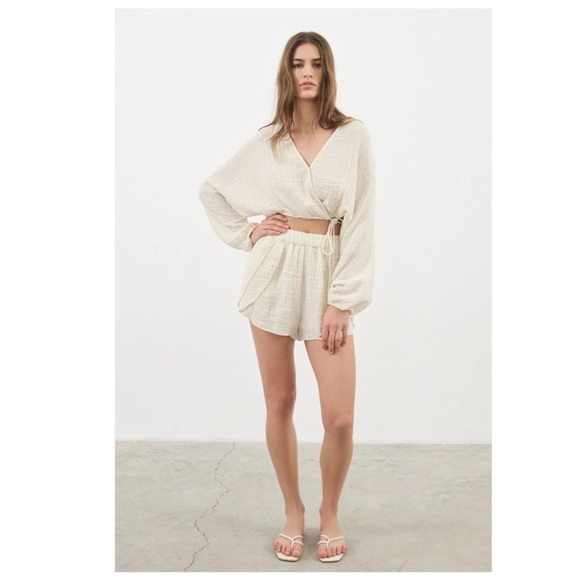 Mia Short - Picture 2 of 6